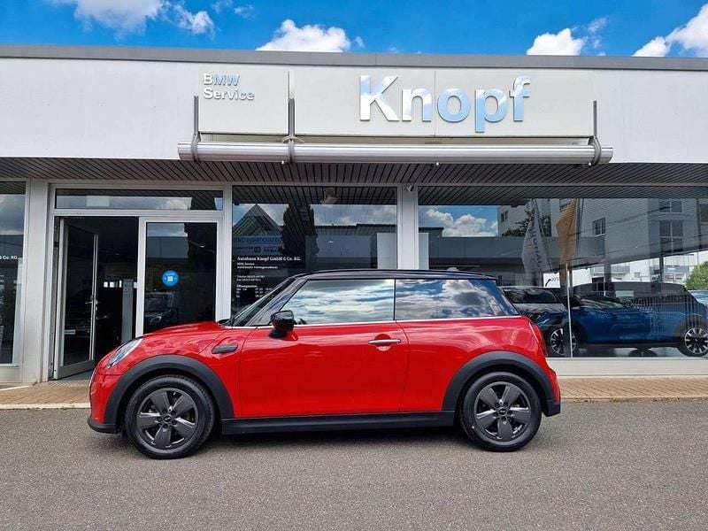 Gebraucht Mini Cooper Essential 136 PS (100 kW) 2022 Chili red Kleinwagen