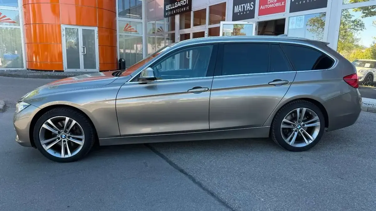 Gebraucht BMW 330 Luxury Line 258 PS (189 kW) 2017 Platinsilber metallic Kombi
