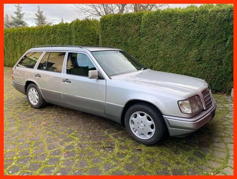 Gebraucht Mercedes E200 136 PS (100 kW) 1995 Silber Kombi