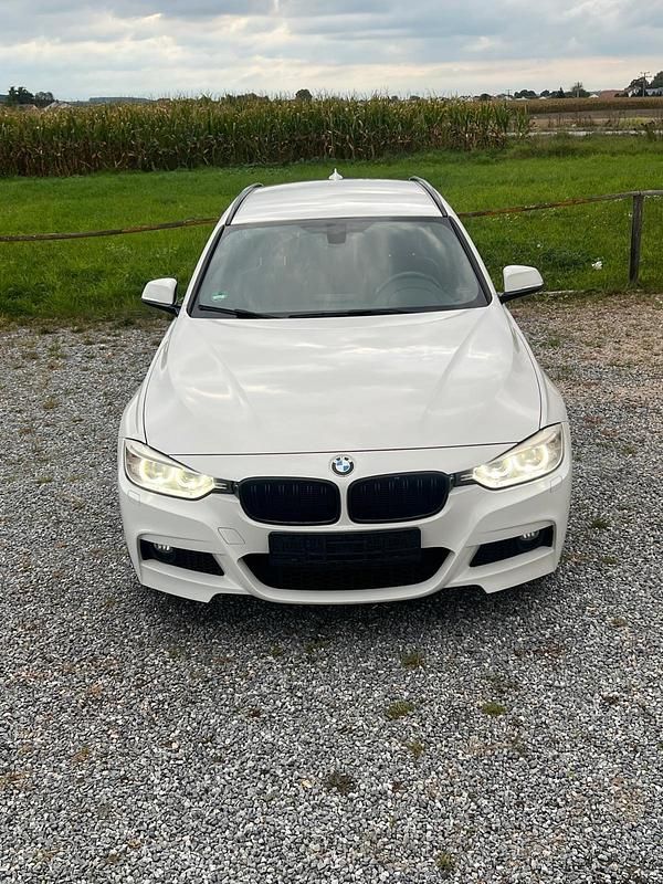 Weiß Gebraucht 2013 BMW 330 M Sport Kombi | 12.399 € (Guter Preis) - Bild 1/4