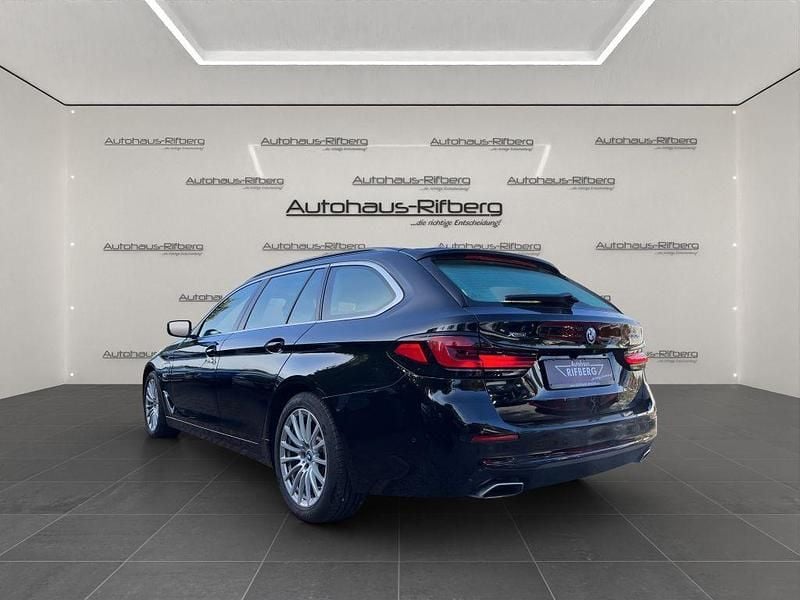 Gebraucht BMW 530e 292 PS (214 kW) 2022 Schwarz Limousine