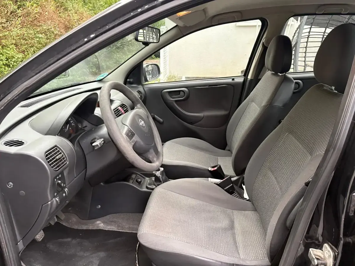 Second-hand Opel Corsa 77 CP (56 kW) 2003 Negru Hatchback