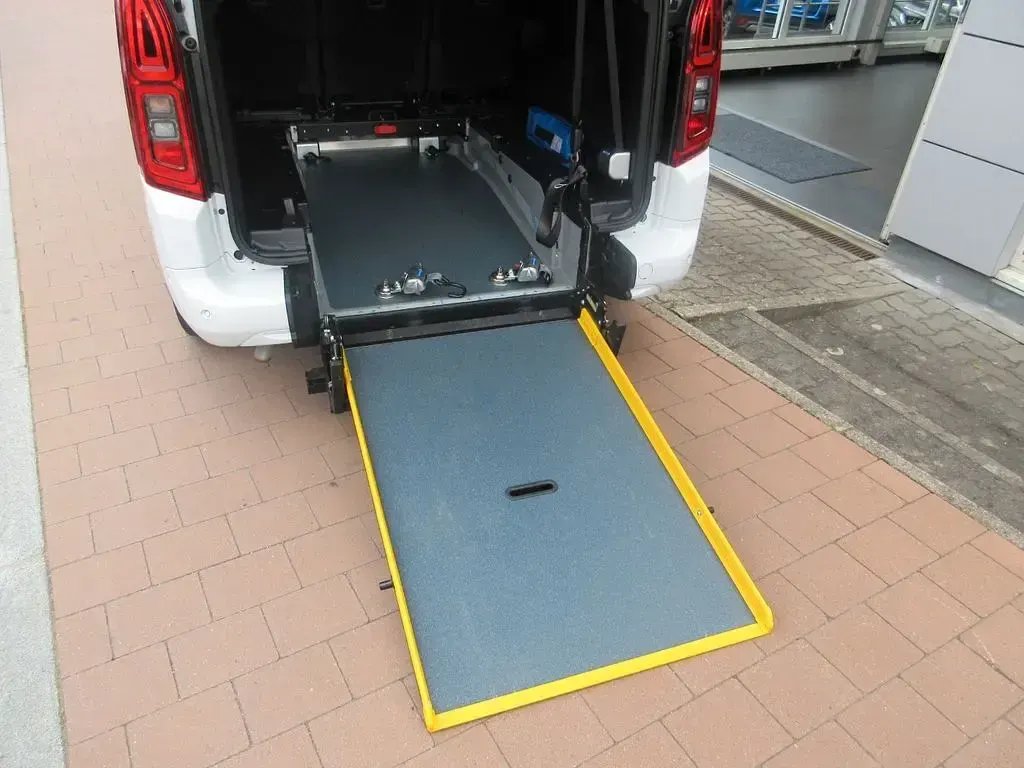 Gebraucht Opel Combo Life Ultimate 131 PS (96 kW) 2023 Weiß Van / Kleinbus