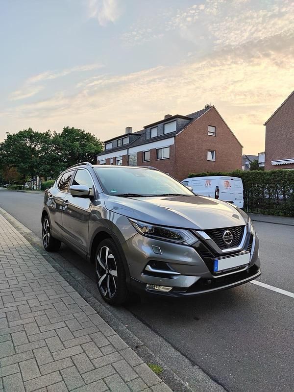 Grau Gebraucht 2019 Nissan Qashqai Tekna+ SUV | 17.000 € (Guter Preis) - Bild 1/4