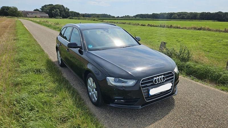 Schwarz Gebraucht 2012 Audi A4 Attraction Kombi | 8.250 € (Guter Preis) - Bild 1/4