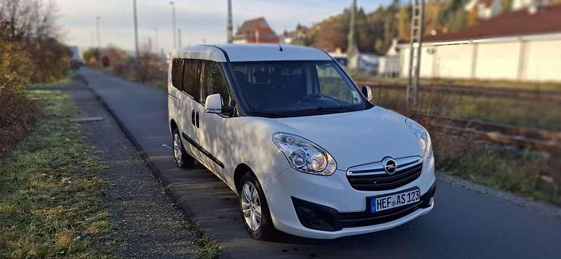 Weiß Gebraucht 2017 Opel Combo Edition Kombi | 9.790 € (Teuer) - Bild 1/4