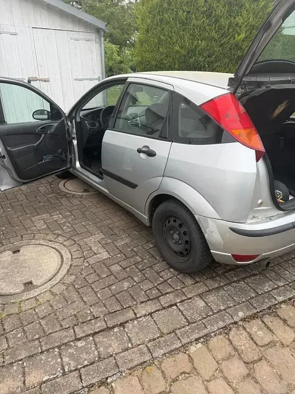 Brugt Ford Focus 101 HK (74 kW) 2003 Sølv Sedan