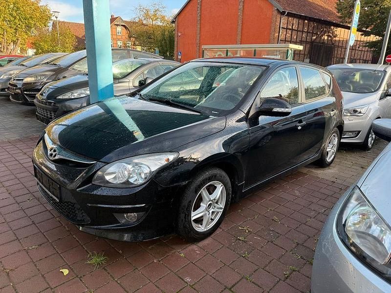 Gebraucht Hyundai i30 90 PS (66 kW) 2011 Schwarz Limousine