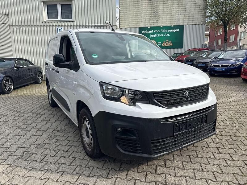 Gebraucht Peugeot Partner Premium 102 PS (75 kW) 2023 Weiß Van / Kleinbus