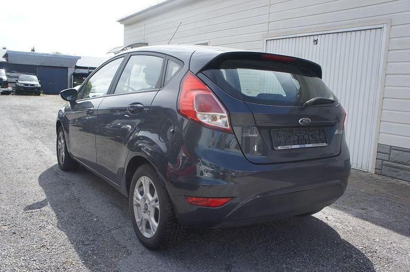 Gebraucht Ford Fiesta Trend 80 PS (58 kW) 2015 Grau Limousine