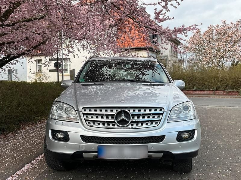 Gebraucht Mercedes ML320 224 PS (164 kW) 2007 Silber SUV