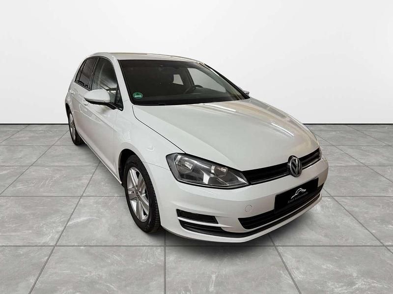 Pure white Gebraucht 2013 VW Golf Trendline Limousine | 8.999 € (Etwas zu teuer) - Bild 1/3
