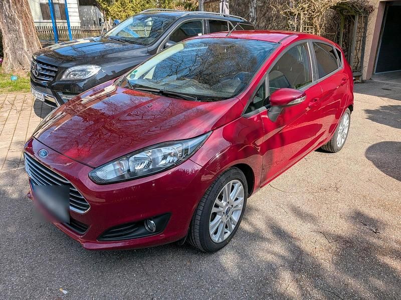 Gebraucht Ford Fiesta 100 PS (73 kW) 2014 Rot Kleinwagen