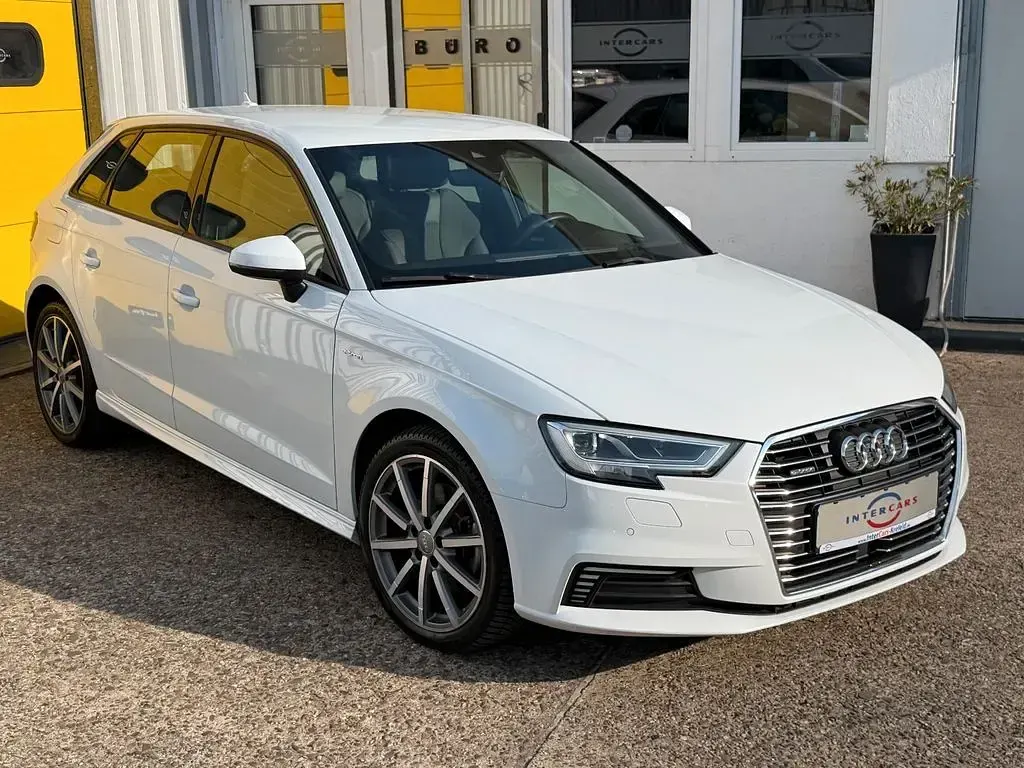 Gebraucht Audi A3 Sportback e-tron S-Line 204 PS (150 kW) 2017 Weiß Kleinwagen