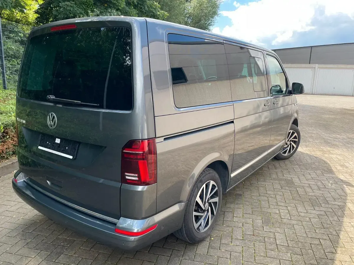 Gebraucht VW Multivan 199 PS (146 kW) 2020 Grau Van / Kleinbus