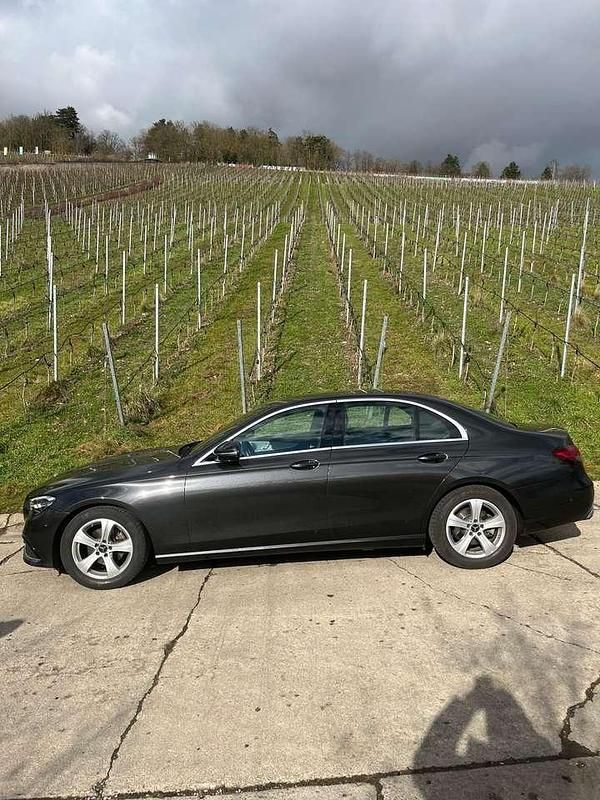 Gebraucht Mercedes E200 Avantgarde 160 PS (117 kW) 2022 Limousine