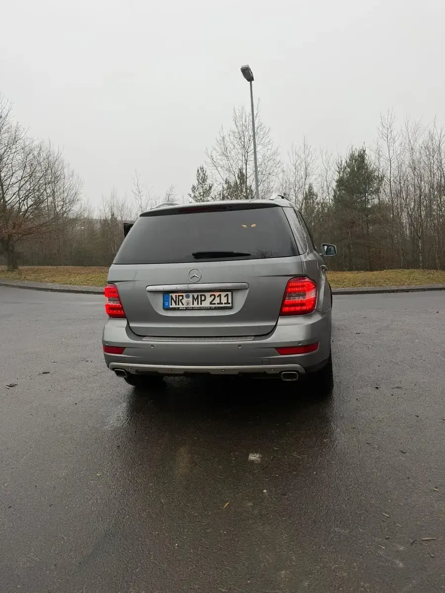 Gebraucht Mercedes ML300 204 PS (150 kW) 2011 Grau SUV
