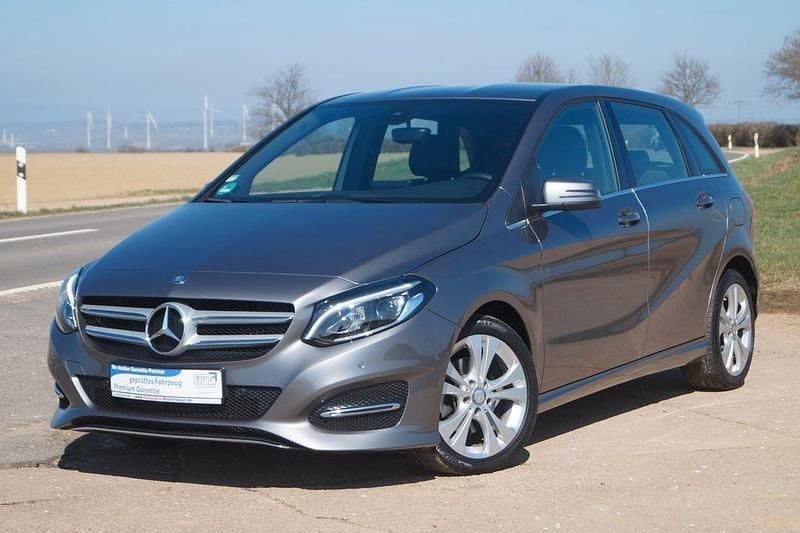 Grau Gebraucht 2016 Mercedes B180 Van / Kleinbus | 18.490 € (Fairer Preis) - Bild 1/4