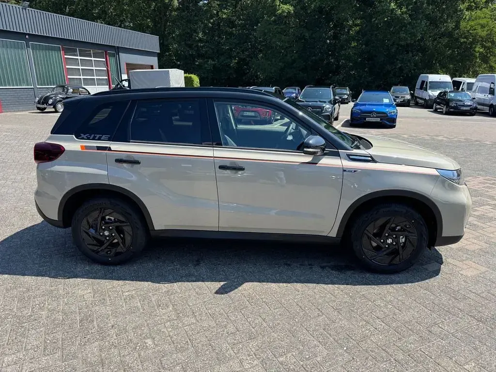 Neu Suzuki Vitara 110 PS (80 kW) 2026 Beige SUV