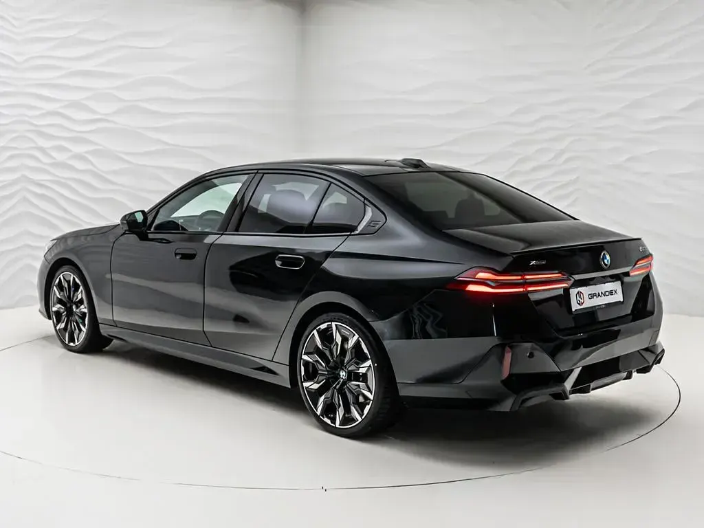 Gebraucht BMW 520 M Sport 197 PS (144 kW) 2026 Schwarz Limousine