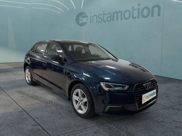Blau Gebraucht 2020 Audi A3 Sportback e-tron Limousine | 20.904 € (Guter Preis) - Bild 1/2