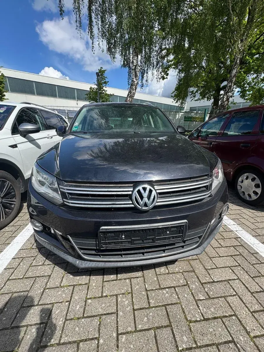 Gebraucht VW Tiguan Sportline 140 PS (102 kW) 2012 Schwarz SUV