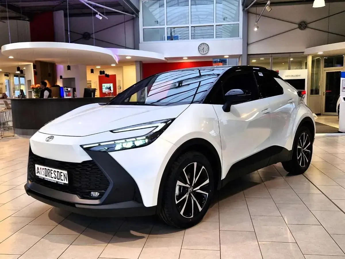 Gebraucht Toyota C-HR Team 223 PS (164 kW) 2025 Platinumweiß perleffekt SUV