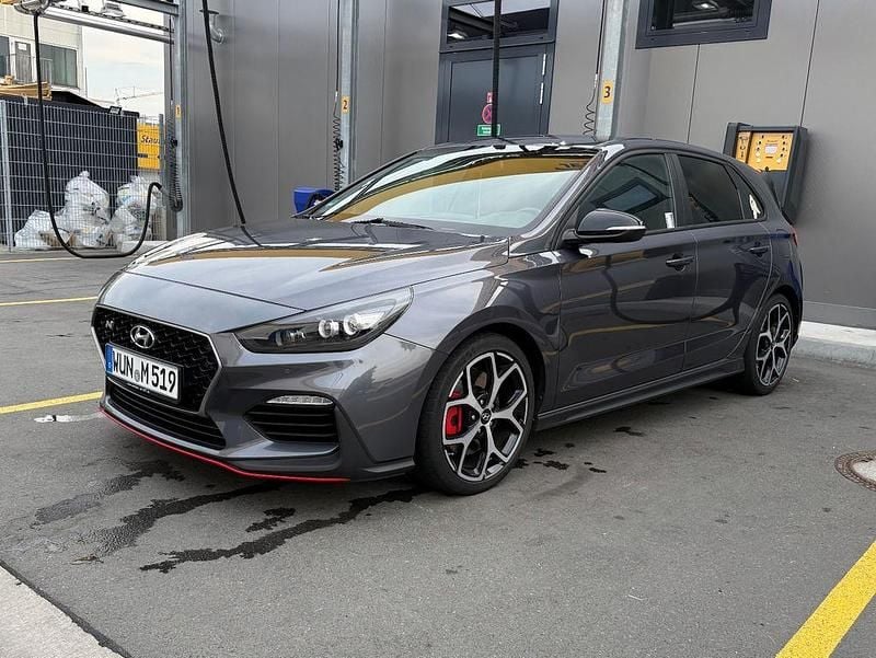 Grau Gebraucht 2019 Hyundai i30 Limousine | 19.500 € (Superpreis) - Bild 1/4