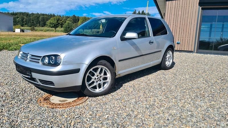 Silber Gebraucht 2001 VW Golf IV Kleinwagen | 1.190 € (Guter Preis) - Bild 1/4