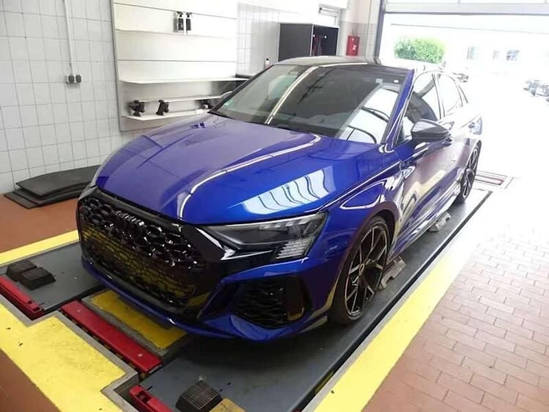 Blau Gebraucht 2022 Audi RS3 Kleinwagen | 46.970 € (Superpreis) - Bild 1/4