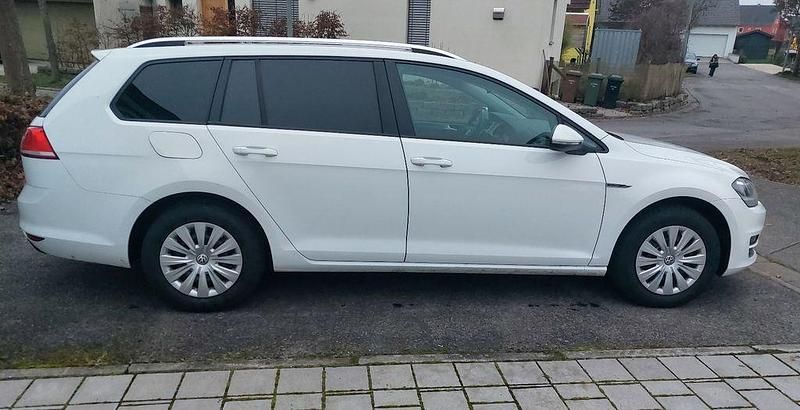 Gebraucht VW Golf VII LOUNGE 125 PS (91 kW) 2015 Weiß Kombi