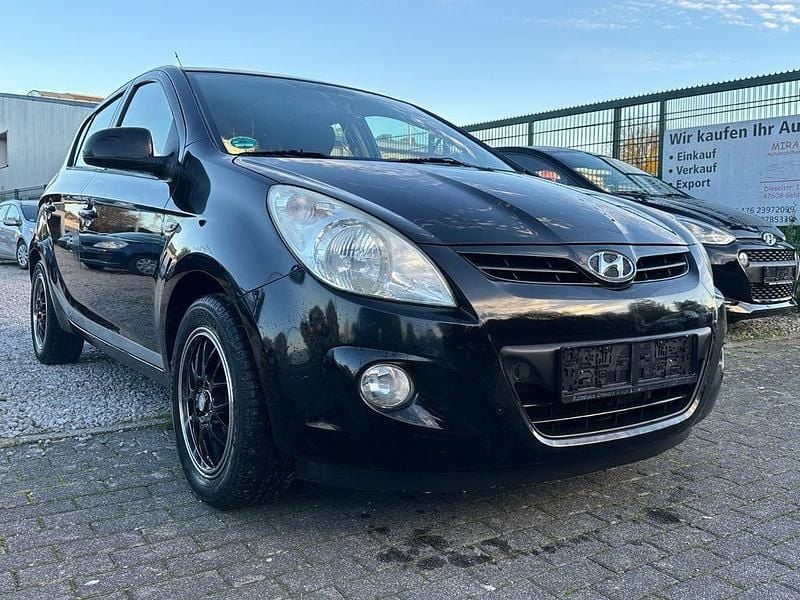 Schwarz Gebraucht 2008 Hyundai i20 Comfort Limousine | 1.950 € - Bild 1/4