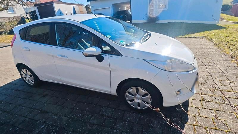 Gebraucht Ford Fiesta Titanium 82 PS (60 kW) 2009 Weiß Kleinwagen