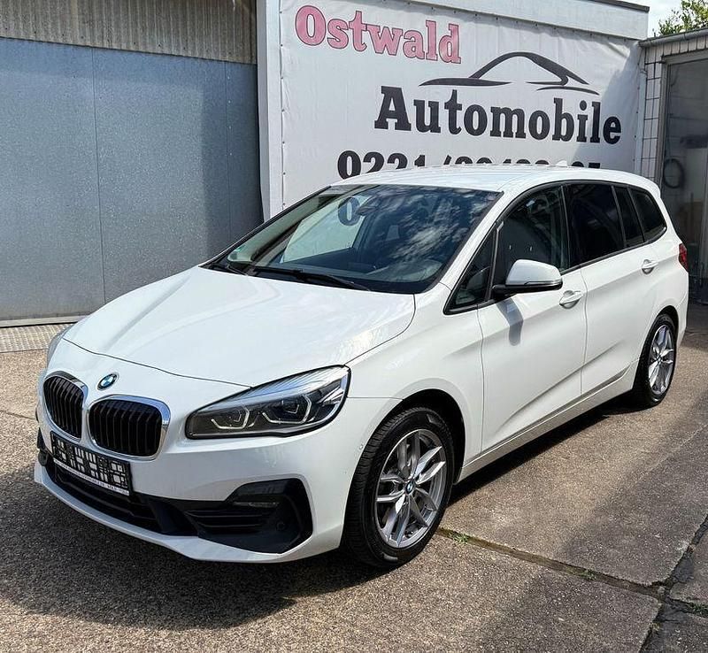 Weiß Gebraucht 2019 BMW 220 Gran Tourer Sport Line Van / Kleinbus | 15.990 € (Superpreis) - Bild 1/4