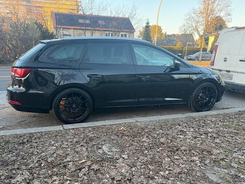 Second-hand Seat Leon 96 CP (70 kW) 2019 Negru Break