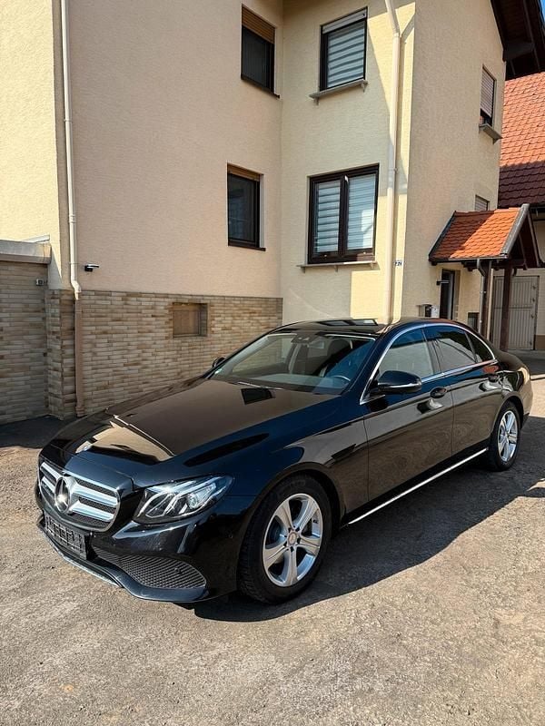 Gebraucht Mercedes E220 194 PS (142 kW) 2016 Schwarz Limousine