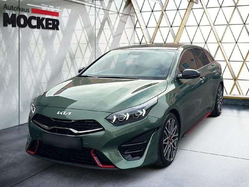Grün Gebraucht 2023 Kia ProCeed GT GT Kleinwagen | 29.990 € (Etwas zu teuer) - Bild 1/4