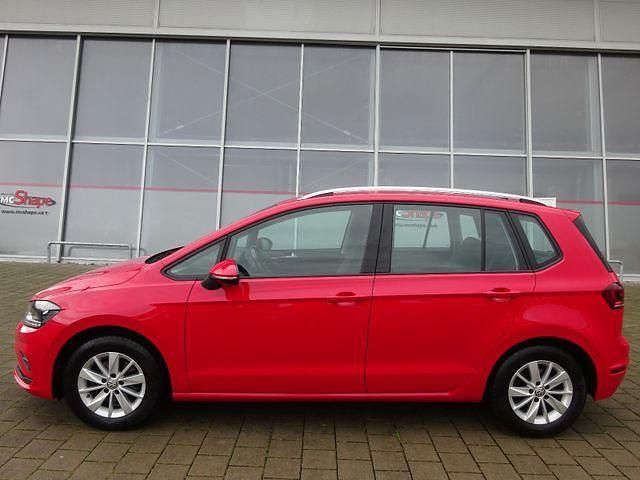 Rot Gebraucht 2019 VW Golf VII Comfortline Limousine | 15.690 € (Etwas zu teuer) - Bild 1/4