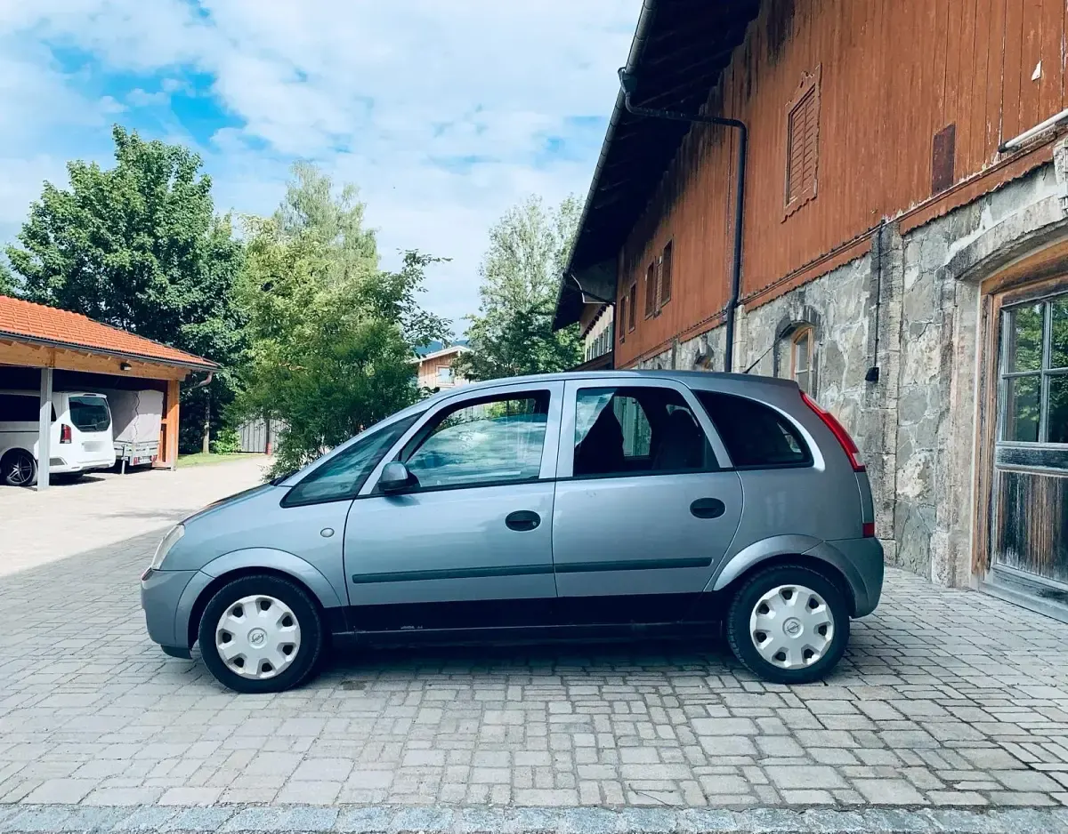 Gebraucht Opel Meriva 101 PS (74 kW) 2004 Silber Van / Kleinbus