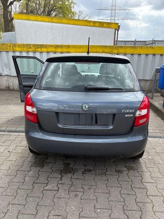 Gebraucht Skoda Fabia Classic 60 PS (44 kW) 2011 Grau Limousine