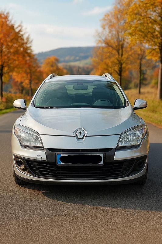 Silber Gebraucht 2014 Renault Mégane GrandTour Kombi | 3.499 € (Fairer Preis) - Bild 1/4