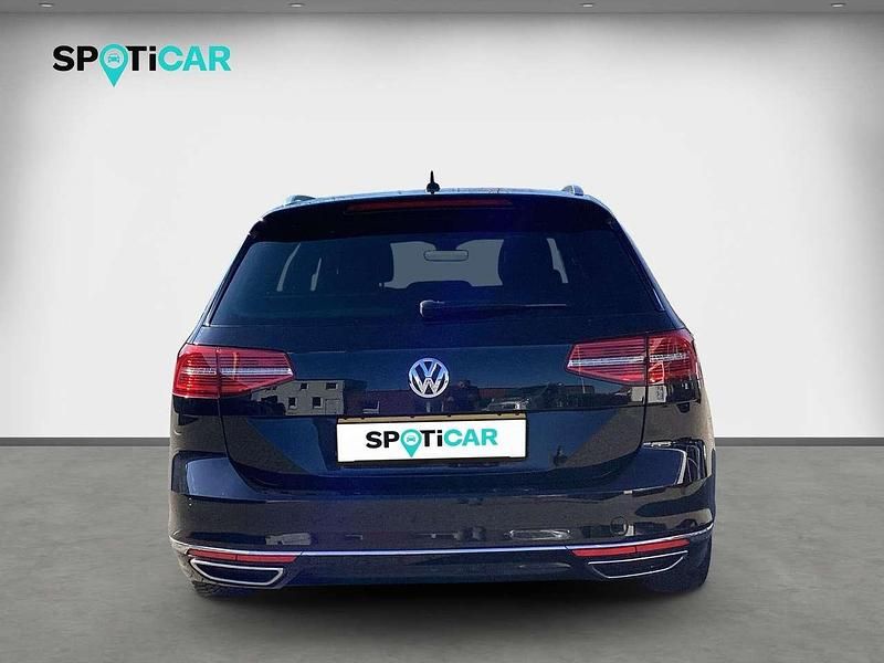 Gebraucht VW Passat Highline 150 PS (110 kW) 2019 Deep black perleffekt Kombi