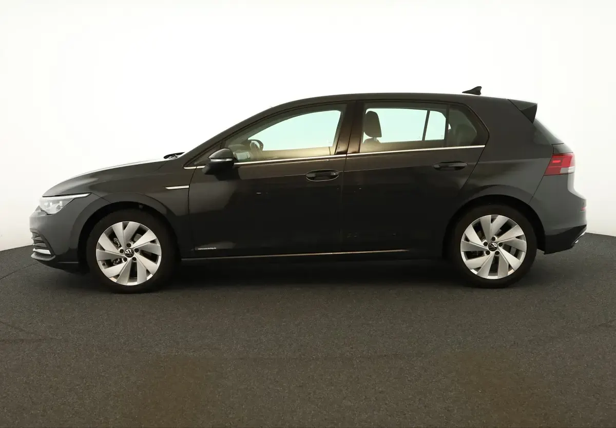 Gebraucht VW Golf Style 150 PS (110 kW) 2024 Uranograu SUV
