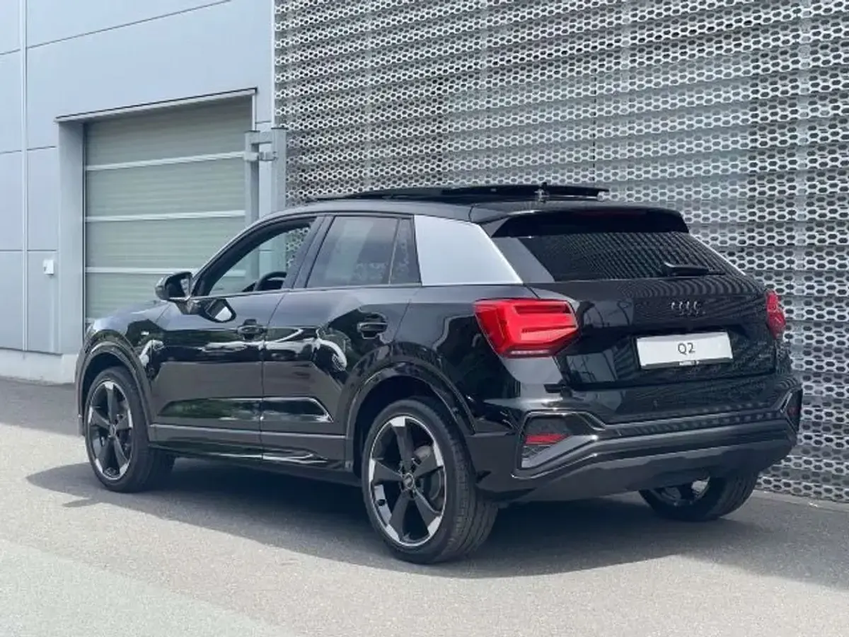Neu Audi Q2 S-Line 190 PS (139 kW) 2026 Mythosschwarz metallic SUV