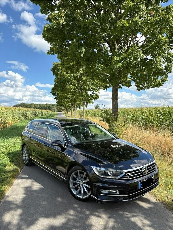 Schwarz Gebraucht 2018 VW Passat R-line Kombi | 21.399 € (Etwas zu teuer) - Bild 1/4