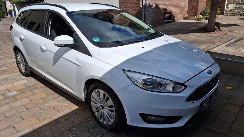 Weiß Gebraucht 2015 Ford Focus Kombi | 4.200 € (Fairer Preis) - Bild 1/4