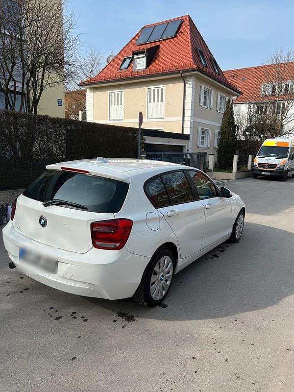 Gebraucht BMW 114 95 PS (69 kW) 2012 Weiß Kleinwagen