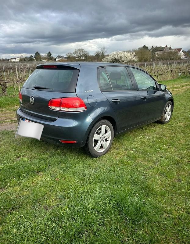 Gebraucht VW Golf VI Team 122 PS (89 kW) 2010 Blau Kleinwagen