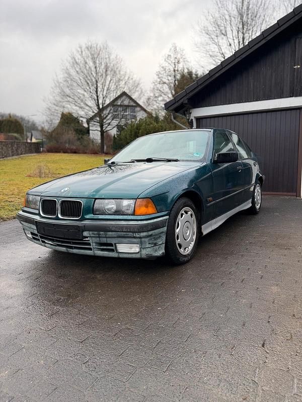 Gebraucht BMW 316 105 PS (77 kW) 1995 Grün Limousine