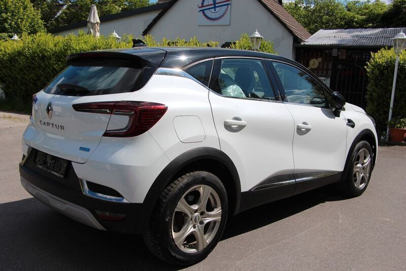 Gebraucht Renault Captur Intens 158 PS (116 kW) 2022 Weiß SUV